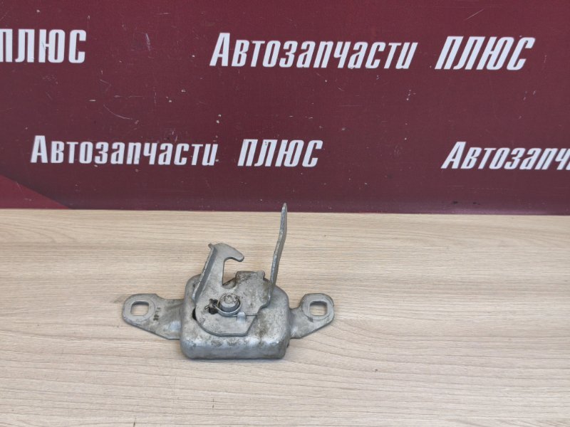 Замок капота