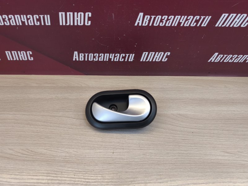 Внутренняя ручка двери