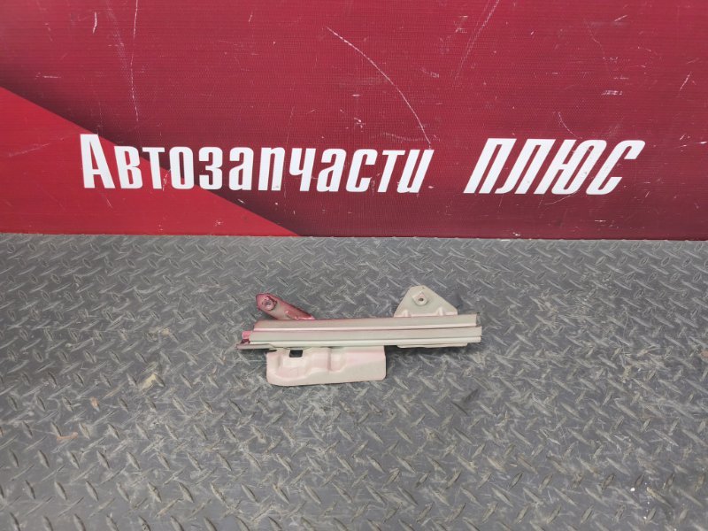 Направляющая стекла двери