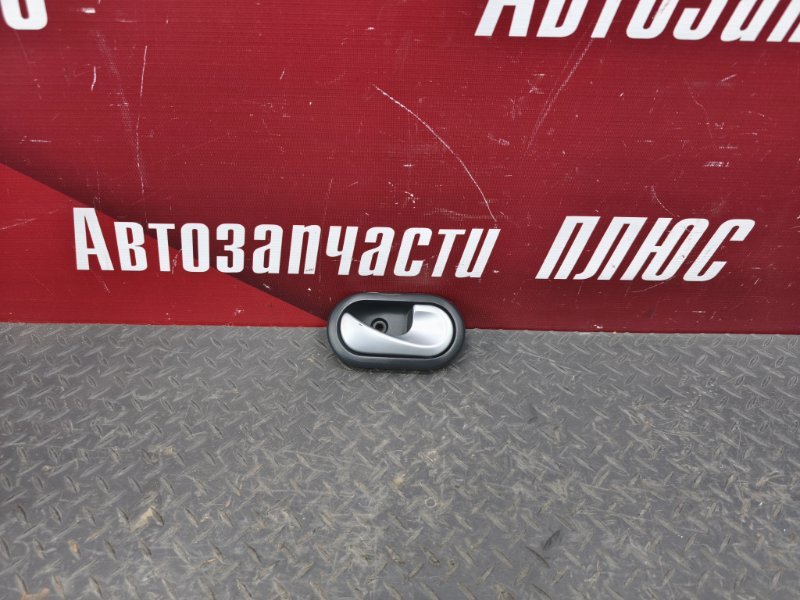 Внутренняя ручка двери
