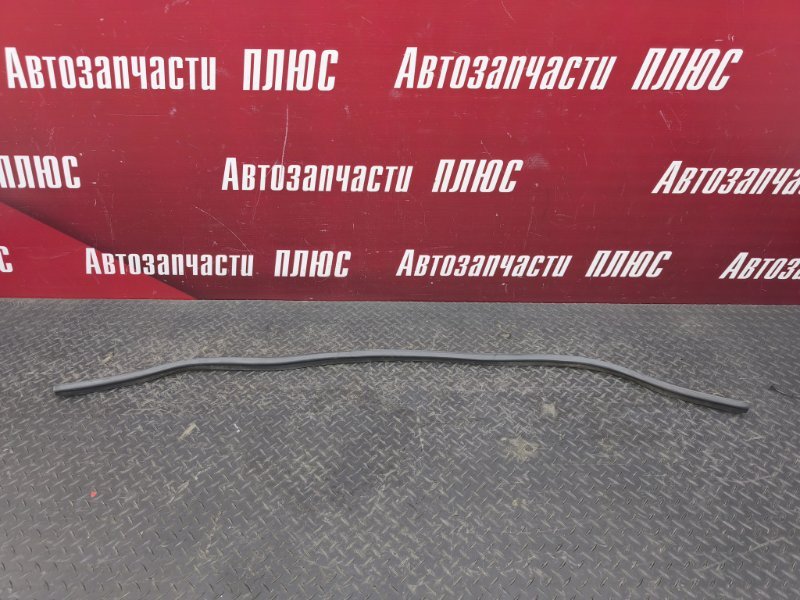 Уплотнительная резинка капота