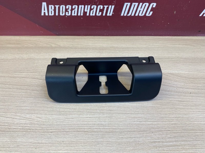 Накладка замка багажника