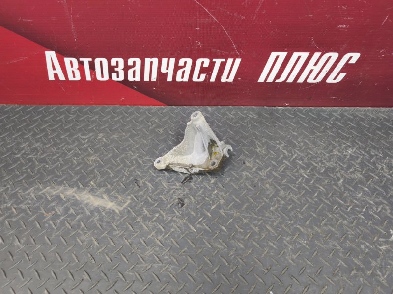 Кронштейн генератора
