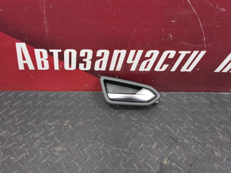Внутренняя ручка двери