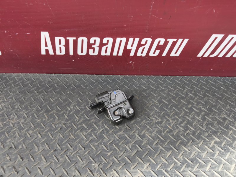 Замок крышки багажника