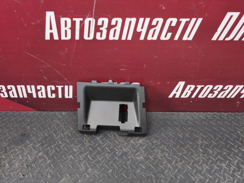 Крышка бардачка