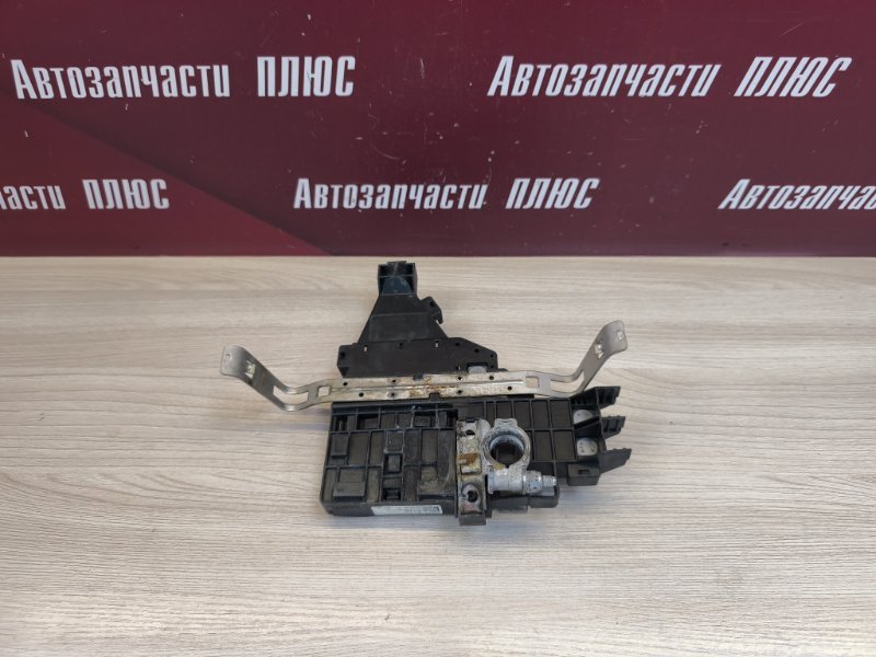 Клемма акб плюсовая