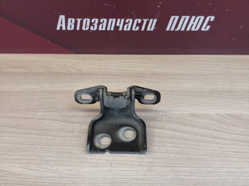 Петля двери