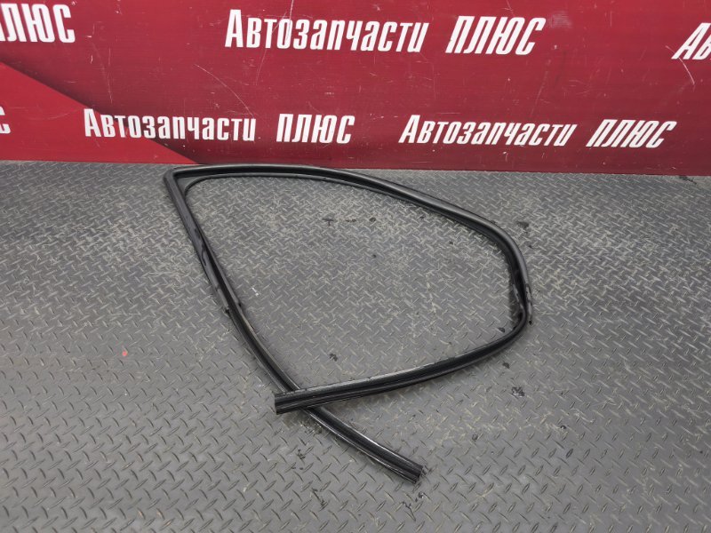 Уплотнитель стекла двери