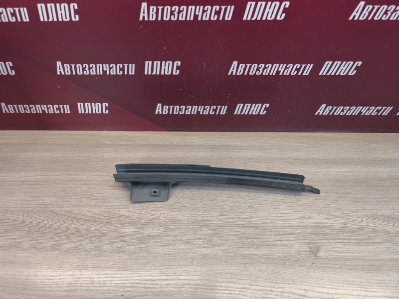 Направляющая стекла двери