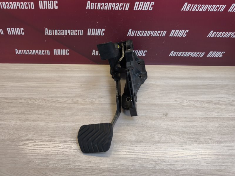 Педаль тормоза