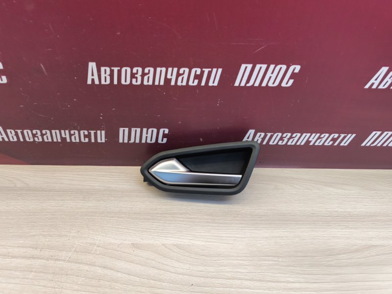 Внутренняя ручка двери