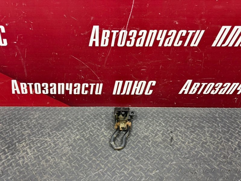 Крюк буксировочный