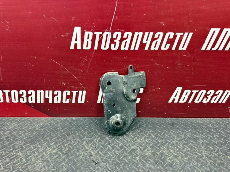 Кронштейн подрамника