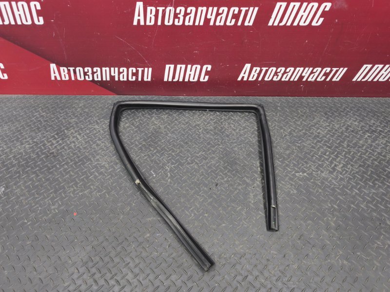 Уплотнитель стекла двери