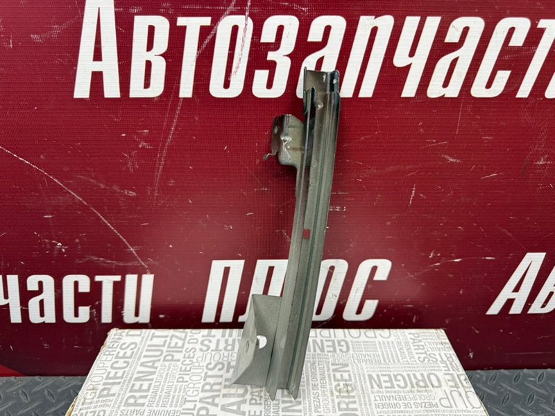 Направляющая стекла двери