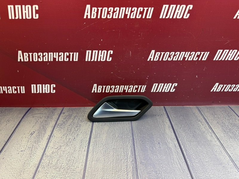 Внутренняя ручка двери