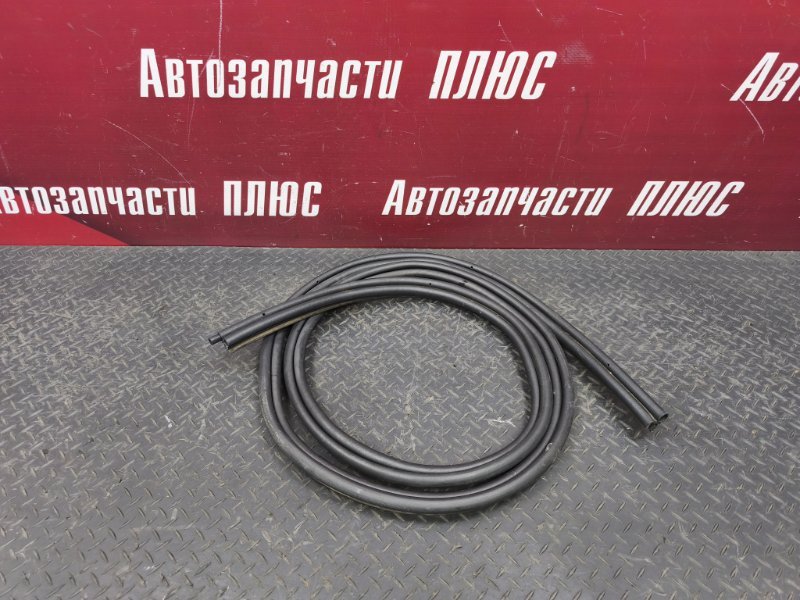 Уплотнительная резинка крышки багажника
