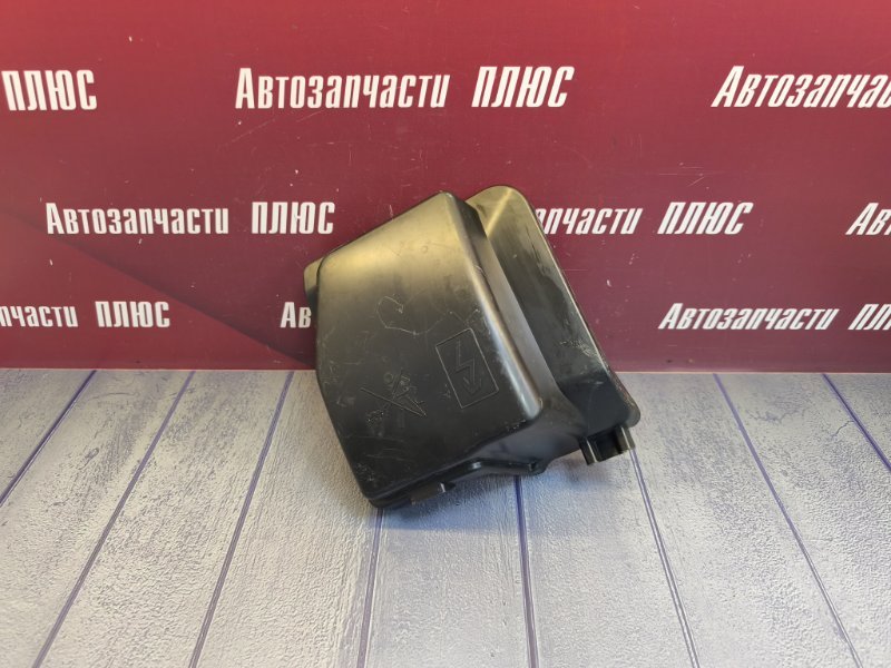Крышка блока предохранителей