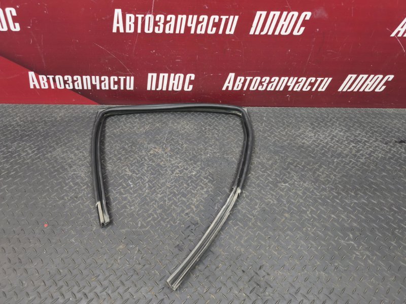 Уплотнитель стекла двери