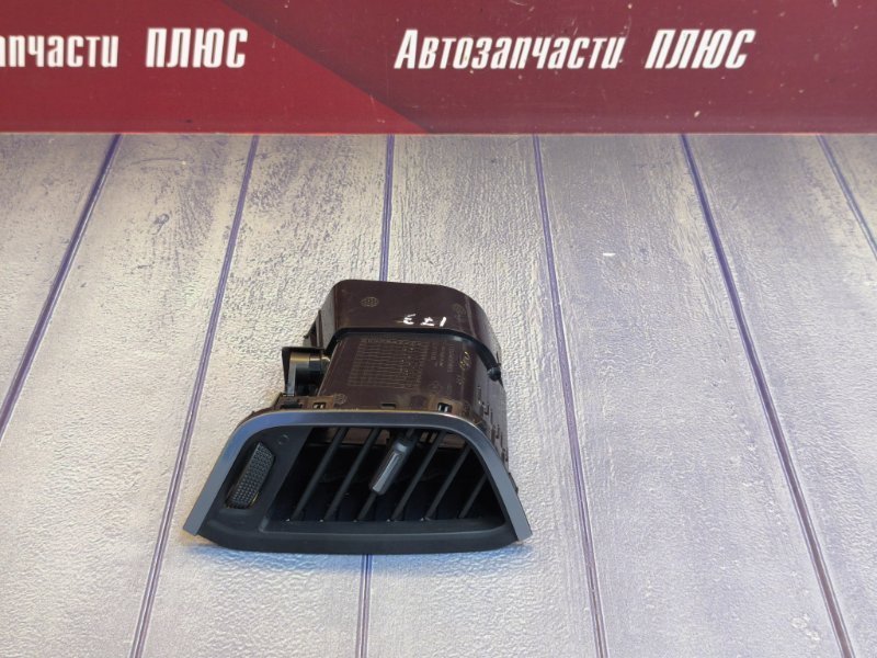 Воздушный дефлектор салона