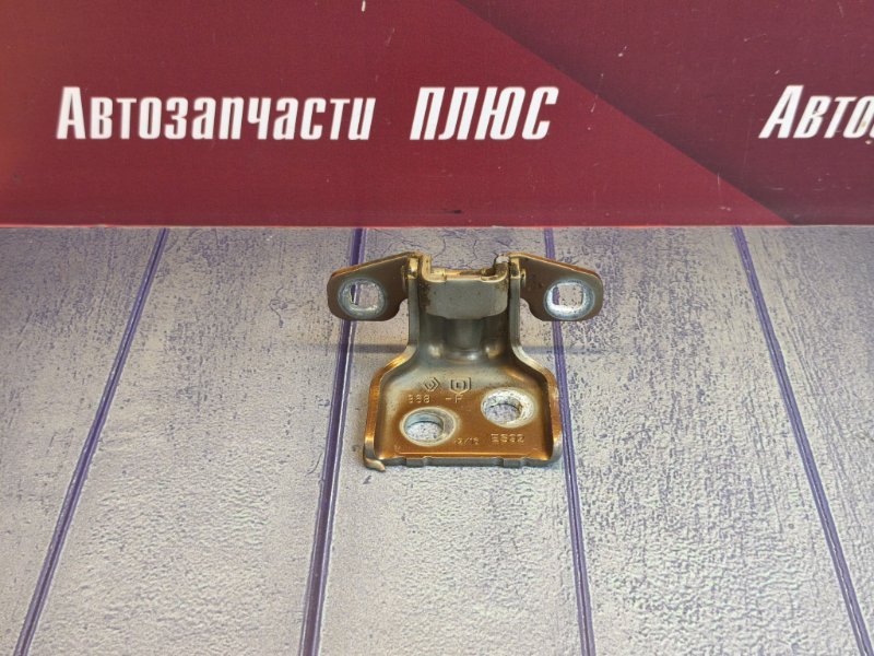Петля двери