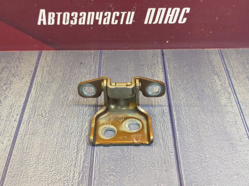 Петля двери