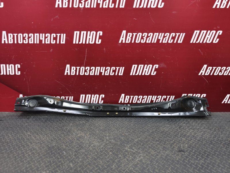 Планка под жабо