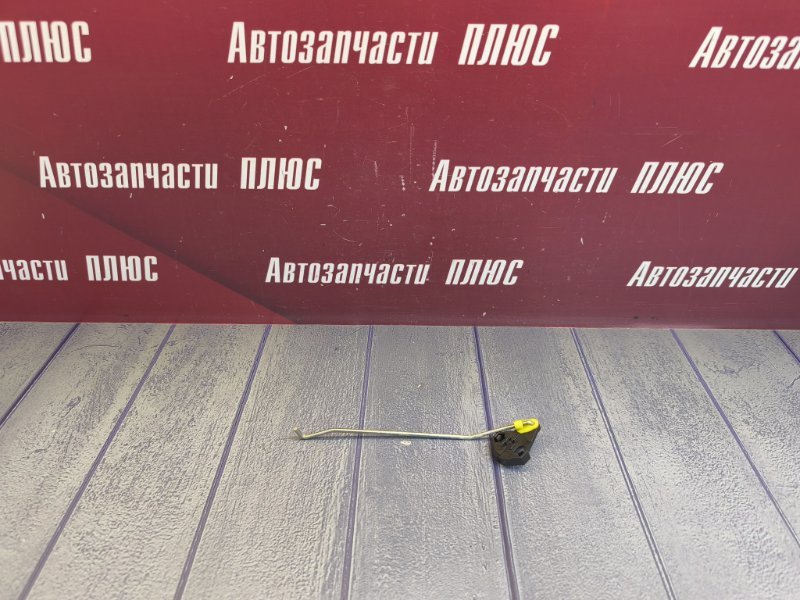Тяга замка двери
