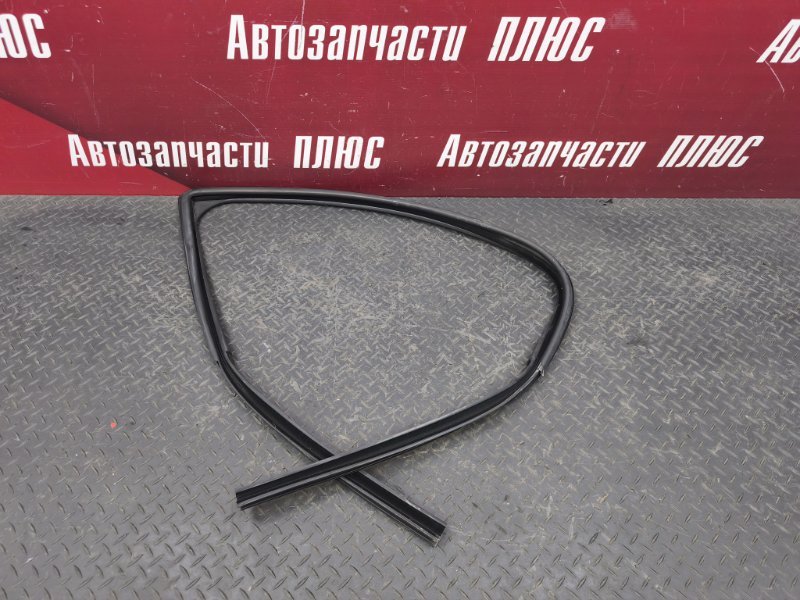Уплотнитель стекла двери