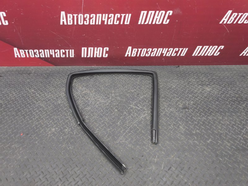 Уплотнитель стекла двери