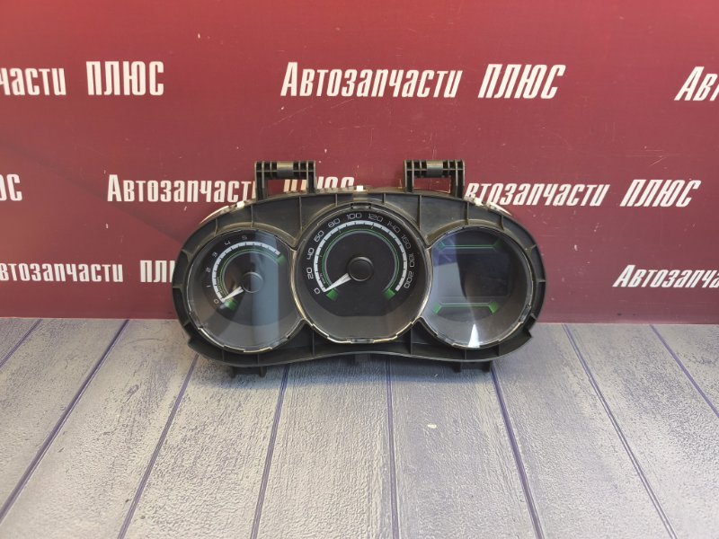 Щиток приборов
