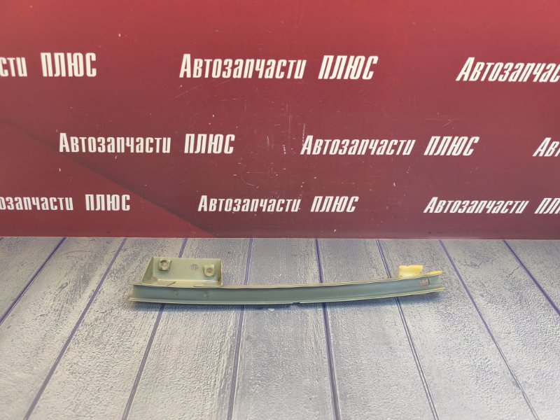 Направляющая стекла двери