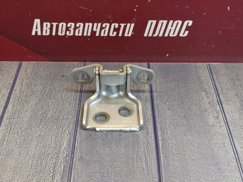 Петля двери