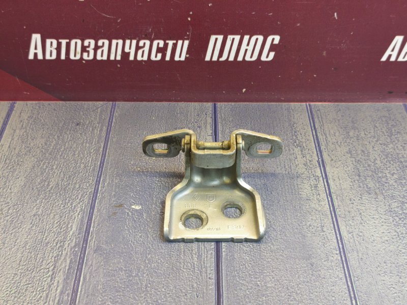 Петля двери