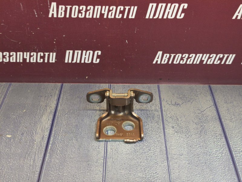 Петля двери