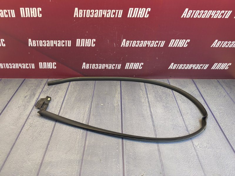 Уплотнительная резинка боковой двери