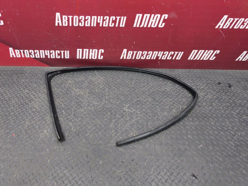 Уплотнитель стекла двери