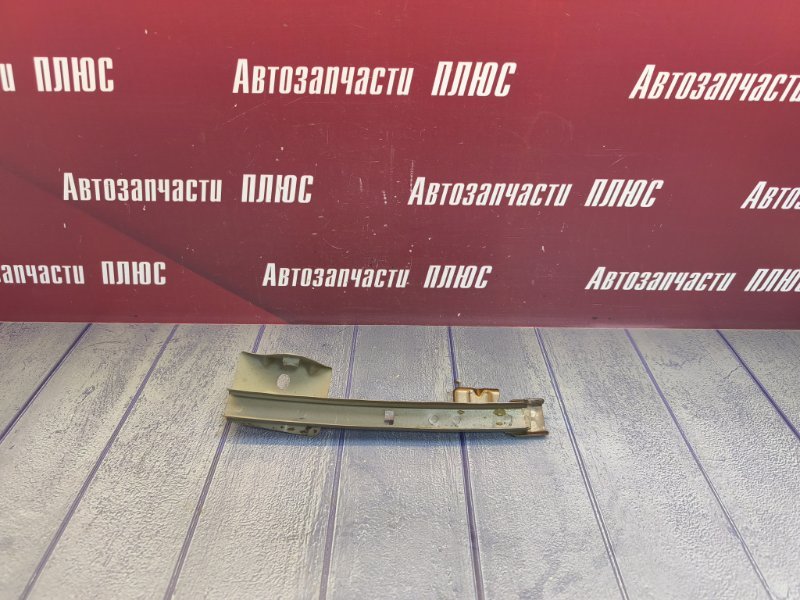Направляющая стекла двери