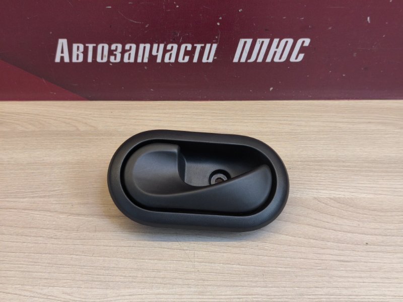 Внутренняя ручка двери