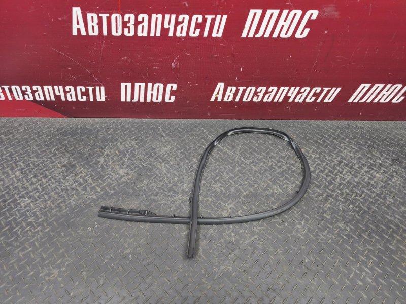 Уплотнительная резинка боковой двери
