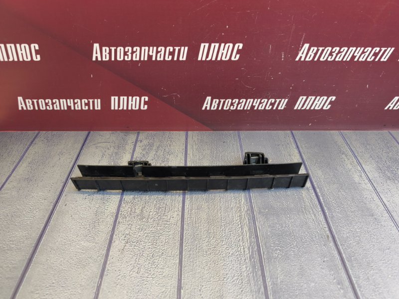 Направляющая стекла двери