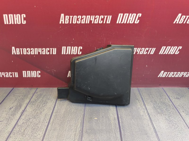 Крышка блока предохранителей