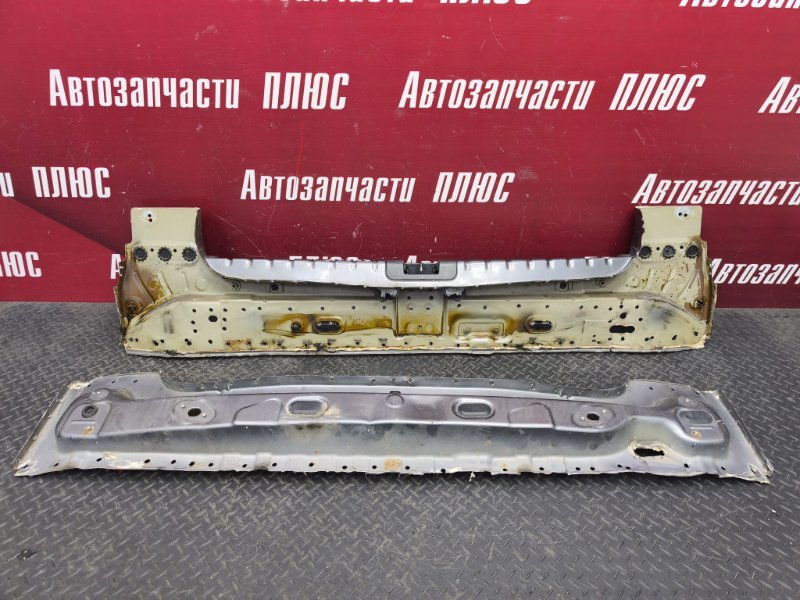 Задняя панель