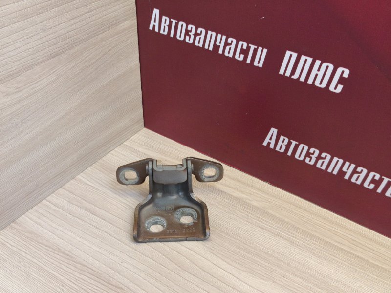 Петля двери