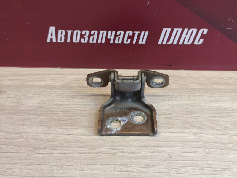 Петля двери