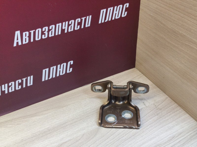 Петля двери