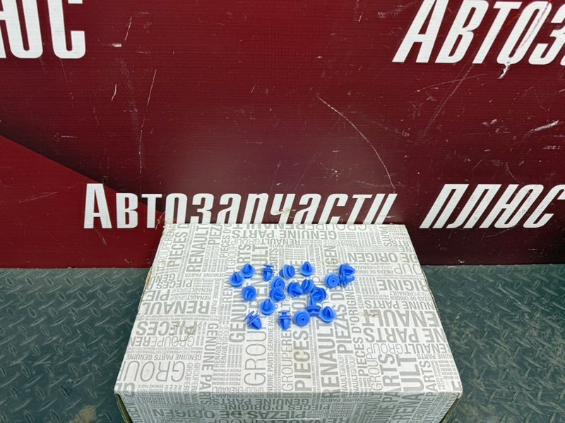 Клипса обшивки двери