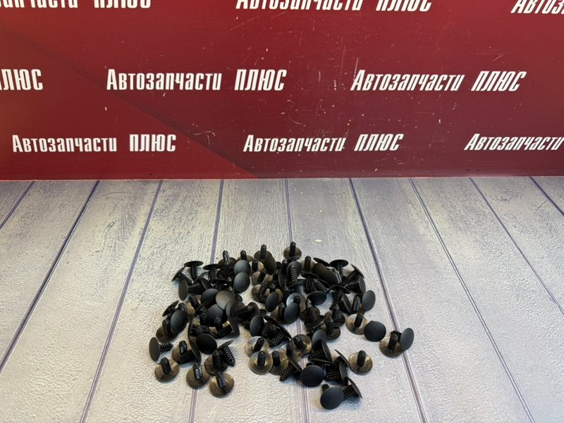 Пистон крепления обшивки пола