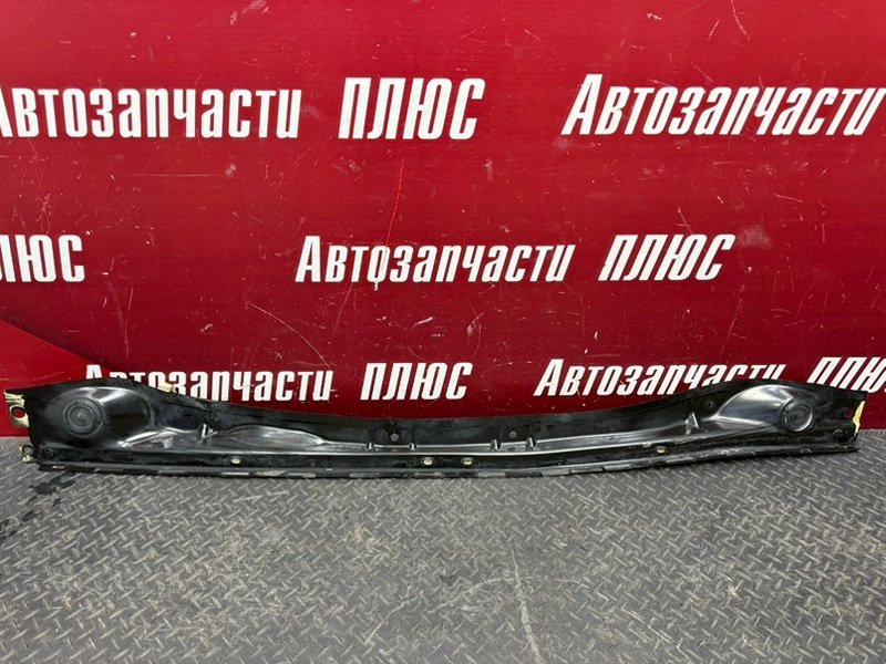 Планка под жабо